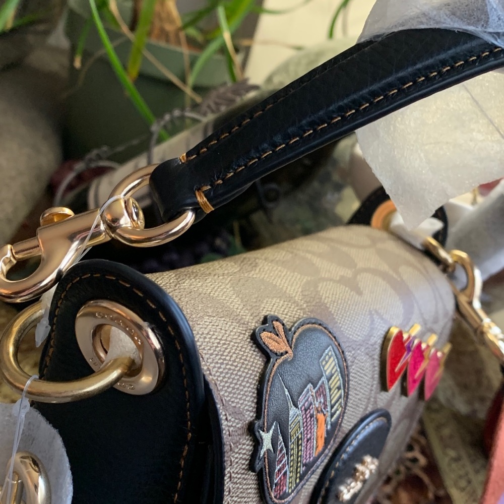 RARE🔥Authentic COACH SIGNATURE LEATHER  PATCHES FLAP SNAP SHOULDER/CROSSBODY - Picture 11 of 16
